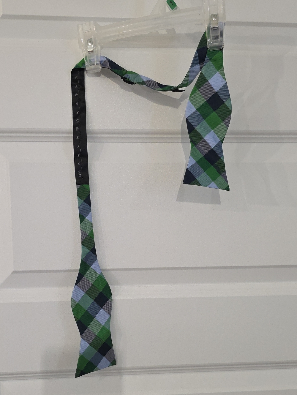*BNWOT* 100% Silk Tommy Hilfiger Green and Blue Plaid Self-Tie Bow Tie